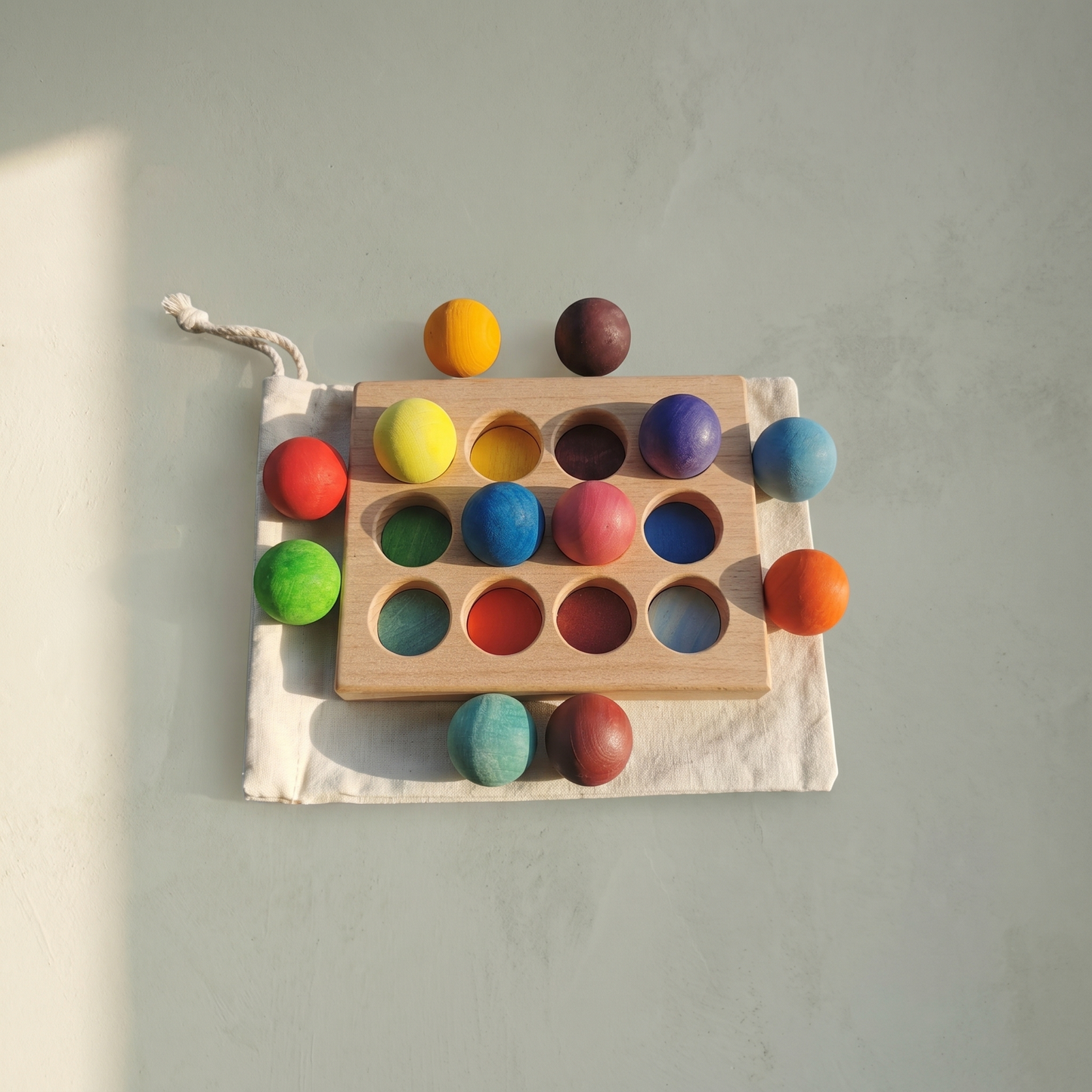 Wooden Colour Sorting Ball Board — 12-Piece Matching Toy for Toddlers